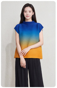 PY Geometric Print Pleated T-shirt Women Fashion Loose Casual Short Sleeve Stand Collar Plus Size <b>Compressed</b> 100% Polyester - Product Image 3