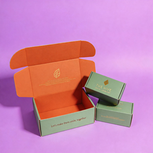 Cajas de Envío Corrugadas Personalizadas de Lujo con Grabado y Estampado en Dorado, Embalaje Ecológico con Forro de Esponja para Uso Cosmético - Product Image 1