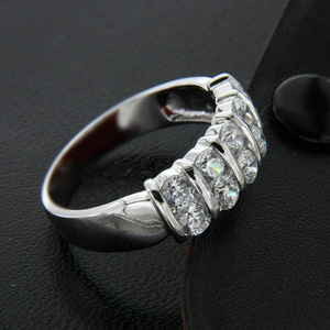 Anello da Donna F816 in Oro Bianco con Diamante Taglio Brillante Rotondo Colore G Stile Classico per Fidanzamento - Product Image 6