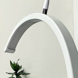 Lampada a Mezzaluna Dimmerabile per Extension Ciglia con Base Girevole e Supporto per Telefono, Logo Personalizzabile, Illuminazione Chic per Saloni, Fornitore di Attrezzature - Product Image 5