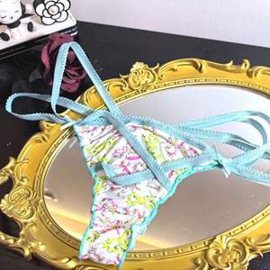 Tanga Retro Japonesa con Estampado Floral, Diseño Hueco Cruzado, Tirantes Finos, Cintura Baja, Sexy para Mujer - Product Image 5