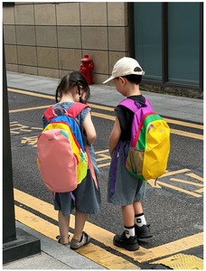 Nueva mochila infantil para exteriores, fresca y a la moda, con bloques de color, mochila de viaje ligera y moderna. - Product Image 3