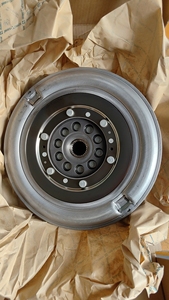 <span class=keywords><strong>Volant</strong></span> <span class=keywords><strong>moteur</strong></span> OEM LUK 0B5 DL501 Boîte de vitesses <span class=keywords><strong>automatique</strong></span> à 7 vitesses pour AUDI A4 quattro A5 Q5 2.0T 0B5105317Q - Product Image 2