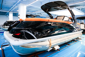 Bote Pontón Comercial 2027 de 22 Pies, 12 Pasajeros, Yate de Aluminio para Fiestas con Motor, para Alquiler en Resorts y Recorridos por Lagos - Product Image 1