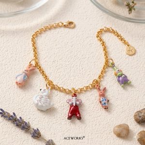 Mini Galería de Cuentos |   Colgante de Acero Inoxidable con Baño de Oro PVD de 18K y Esmalte Pintado a Mano con Diseño de Animal |   Resistente al agua y sin deslustre - Product Image 4