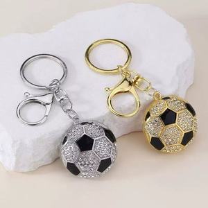 Porte-clés de luxe en forme de ballon de football, mousqueton rond en alliage de zinc, accessoire souvenir tendance, couleur argent et or - Product Image 2