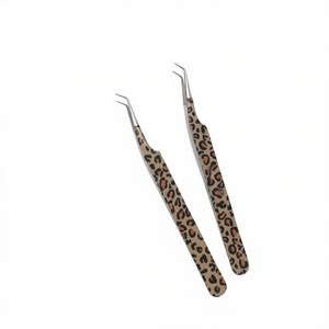 Pince à cils en acier inoxydable à angle de 45 degrés Outil à cils imprimé guépard léopard Pointe en fibre pointue de haute qualité - Product Image 1