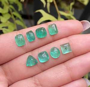 OM GEMS Esmeralda Verde Natural |   Esmeralda Neón |   Esmeralda color menta |   Esmeralda Zambiana |   Anillo de Compromiso con Gema de Corte Único - Product Image 1