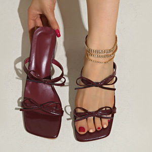 รองเท้าส้นเตี้ยแบบสวมประดับโบว์สวยหรูสำหรับผู้หญิงไซส์ใหญ่ รุ่นใหม่ล่าสุดสำหรับฤดูร้อน สไตล์ฝรั่งเศส ไซส์ 43 ขายส่ง - Product Image 4