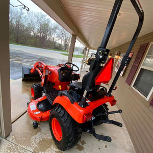 Tractor Kioti CS2210H Diésel 4x4 de 22 CV y 3 Cilindros con Cargador y Cortadora de Césped de Montaje Medio de 60 Pulgadas Disponible para la Venta - Product Image 1