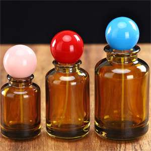 Flacons de parfum en verre à sertir de luxe personnalisés de couleur ambre brun vide de 30 ml, 50 ml, 100 ml avec bouchon en bois en forme de boule/bouchon en plastique - Product Image 4