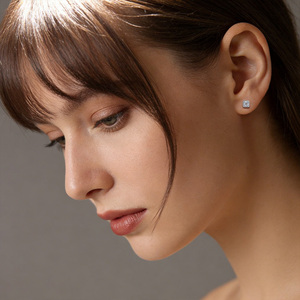 2ct Moissanite हीरे के कान के पास हीरे का परीक्षण मोइससानाइट स्टड हीलिंग के लिए तैयार किया गया हीरा परीक्षण मोइससानाइट - Product Image 3