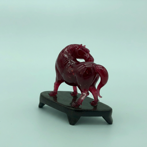 Figurine de cheval en verre bleu, décoration de bureau moderne, pièce unique, forme irrégulière - Product Image 2