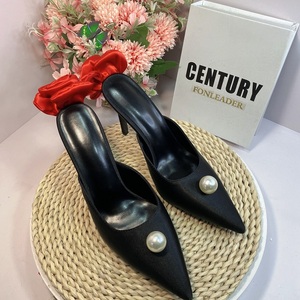 Chaussures à fleurs en satin blanc nacré pour femme, sandales à talons aiguilles, escarpins rouges élégants, talons creux peu profonds pour robe - Product Image 6