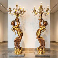 Chef-d'œuvre : Figurines ailées en bronze doré tenant des candélabres floraux - Éclairage de luxe de qualité muséale, sculpture en bronze