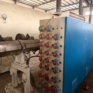 Ligne de production et d'extrusion de tuyaux HDPE/PP à double vis hautement automatisée d'occasion avec boîte de vitesses et moteur pour la fabrication de tuyaux en plastique - Product Image 1