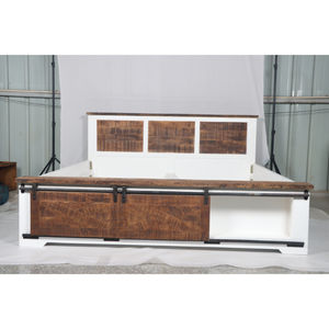 โครงเตียงควีนไซส์ไม้สีขาวมูโรพร้อมดีไซน์หัวเตียงแบบแผงไม้สไตล์รัสติก - Product Image 2