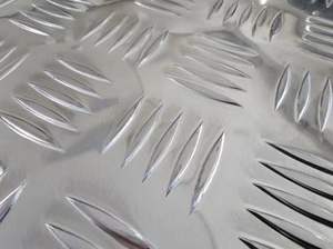 3003 5052 6061 Precio <span class=keywords><strong>de</strong></span> placa a cuadros <span class=keywords><strong>de</strong></span> aluminio Hoja <span class=keywords><strong>de</strong></span> aluminio perforada en relieve Placa <span class=keywords><strong>de</strong></span> aleación <span class=keywords><strong>de</strong></span> aluminio Placa <span class=keywords><strong>de</strong></span> diamante - Product Image 6