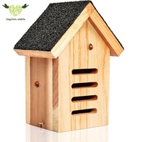 Maison coccinelle en bois naturel