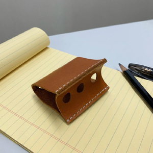 Porte-stylo en cuir créatif et élégant, ornement de bureau de style nordique, boîte de rangement pour crayons et stylos, fournitures de bureau coréennes. - Product Image 4