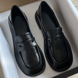 รองเท้าโลฟเฟอร์หนังนิ่มสำหรับผู้หญิง ส้นเตี้ย สวมใส่สบาย ดีไซน์โปร่ง พื้นยาง ผลิตที่เวินโจว เจ้อเจียง - Product Image 1