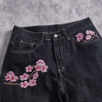 Jean en denim sur mesure de haute qualité pour homme, style streetwear décontracté, motif floral brodé à carreaux, coupe droite, denim selvedge, fente utilitaire