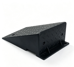 SW SW-CRA01 Rampa Portátil de Goma Antipresión para Bordillos, 480*340*100mm, Capacidad 5000kg, Velocidad de Tráfico 1-5 mph, Hormigón - Product Image 4