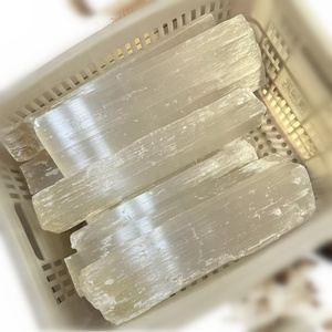 Groothandel Kristal Fabriek Steen Grote Ruwe Onregelmatige Kristal Vrijvormige Gepolijste Seleniet Cudgel voor Genezing Kunst & Verzamelstukken - Product Image 1