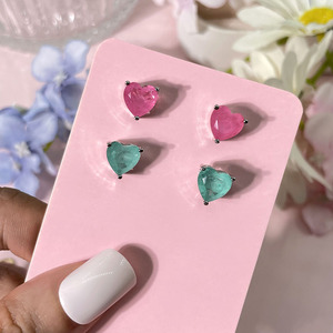 Boucles d'oreilles clous style brésilien en pierre fusion cœur 8 mm, plaqué or, avec gemme cœur Paraiba Teal, bijoux fantaisie en gros - Product Image 3