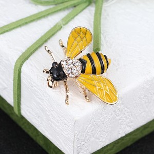 1 pièce Broche enfant abeille en alliage, design goutte d'huile, incrustée de strass, épingle de revers insecte, bijou de mode pour usage quotidien - Product Image 1