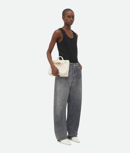 Sac à main Bottega en cuir Intrecciato souple avec détail de nœud signature et chaîne tubulaire en métal tressé en cuir Veneta - Product Image 1