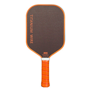 Raqueta <span class=keywords><strong>de</strong></span> <span class=keywords><strong>Pickleball</strong></span> Personalizada <span class=keywords><strong>de</strong></span> Fibra <span class=keywords><strong>de</strong></span> Carbono Tejida con Aleación <span class=keywords><strong>de</strong></span> Titanio Termoconformada, Acabado Mate, Grado Profesional para Juego Competitivo - Product Image 4