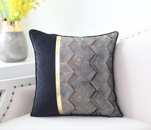 Nero Patchwork di <span class=keywords><strong>Velluto</strong></span> Copertura del Cuscino di Tiro con Oro A Strisce di Cuoio Cassa a Cuscino Moderna di Lusso Federa per Divano divano Letto - Product Image 1