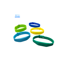 Logo personnalisé QR Code NFC Bracelets En Silicone Réglables 13.56mhz Rfid Bracelet En Silicone