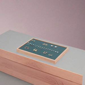 Plateau de présentation pour boucles d'oreilles en velours avec cadre en bois de bambou, idéal pour le rangement et la présentation de bijoux sur comptoir, collection personnelle - Product Image 3