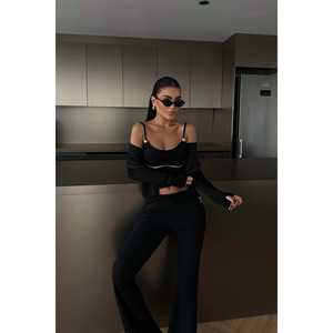 Ensemble de costume court noir pour femmes - Product Image 3