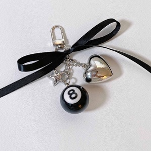 2025 vente en gros nouveau One Shot noir 8 pendentif porte-clés argent en forme de coeur lanière de téléphone en métal avec corde suspendue en PVC pour les filles - Product Image 1