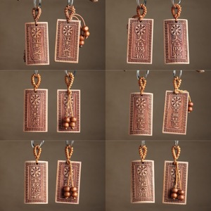 Porte-clés en bois de pêche gravé de symboles porte-bonheur, cadeau portable pour la maison ou le bureau, 5,5x3x0,6 cm - Product Image 1