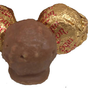 Snack de chocolate negro de alta calidad, forma crujiente con almendras, avellanas, pastelería, recién llegado, snack saludable hecho en España - Product Image 1