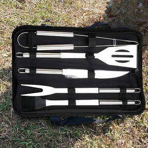 Accessori completi per Barbecue <span class=keywords><strong>Set</strong></span> di strumenti per Barbecue 5 pezzi <span class=keywords><strong>Set</strong></span> di strumenti per griglia per Barbecue per Barbecue all'aperto utensili per Barbecue da campeggio - Product Image 2