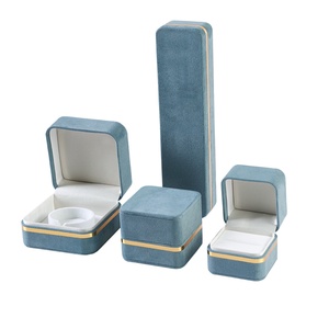 Caja de Joyería Rectangular Moderna de Terciopelo al por Mayor con Cierre de Hebilla, Logotipo Personalizado y Ribete Dorado para Anillos y Collares - Product Image 4