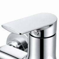 Robinet de bain mural en chrome poli avec mitigeur monocommande et inverseur pour eau chaude et froide