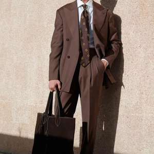 Traje de Lana 100% Marrón Café de Doble Botonadura Personalizado - Confección a Medida para Pedidos al por Mayor B2B y Personales - Product Image 1