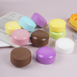 Jouets anti-stress en forme de mini gâteau coloré réaliste en PU, à montée lente, en forme de pain, vente en gros - Product Image 3