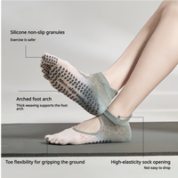 Chaussettes de Pilates respirantes en maille écologique antibactériennes à cinq doigts avec sangle de cheville, ouverture de la voûte plantaire, coupe basse et antidérapantes pour le Hot Yoga