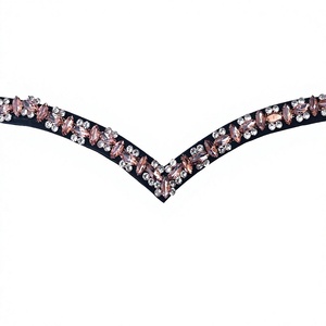 Sangle de frontale en cuir en forme de V pour cheval, décorée de strass et cristaux, accessoire d'équipement équestre. - Product Image 4