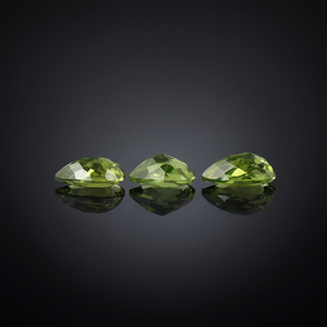 Pierres précieuses péridot vert naturel 7x10mm, taille poire, facettées, pierres brutes certifiées par un tiers, vente en gros, Gopika Exports, bijoux fins - Product Image 1