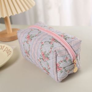 Bolsa de Cosméticos Ecológica con Cierre, Acolchada, con Estampado Floral, para Guardar Artículos de Aseo y Maquillaje, Personalizable - Product Image 4