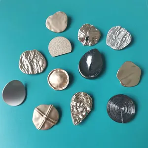 Nhà Máy Sản Xuất Tùy Chỉnh Hợp Kim Bán Buôn May Mặc Kim Loại Tay May Không Thường Xuyên Số Lượng Lớn Nút Cho Quần Áo Áo Sơ Mi - Product Image 1
