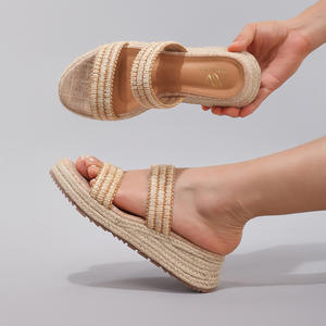 Espadrilles compensées pour femmes à motif abstrait géométrique et imprimé floral, avec plateforme et semelle épaisse - Product Image 1